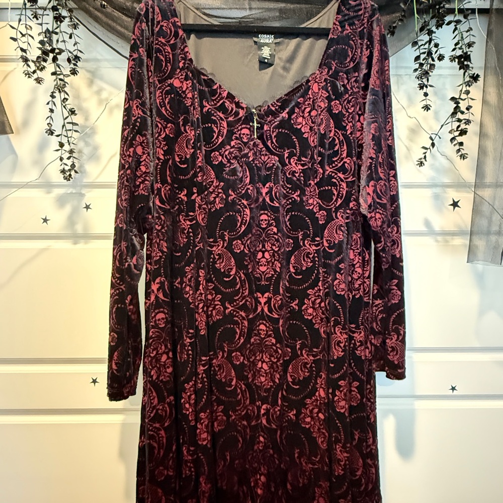 Black and Red Long Sleeve Sheath Dress with Scoop Neck